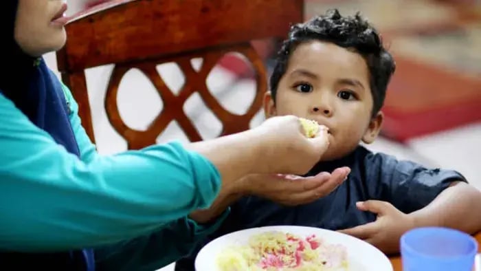 Indian kids eating healthy food