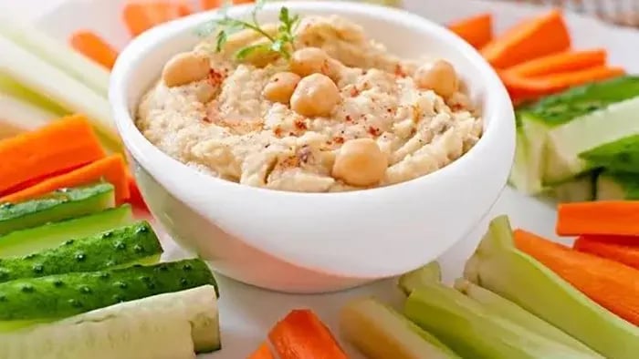 hummus-and-veggies