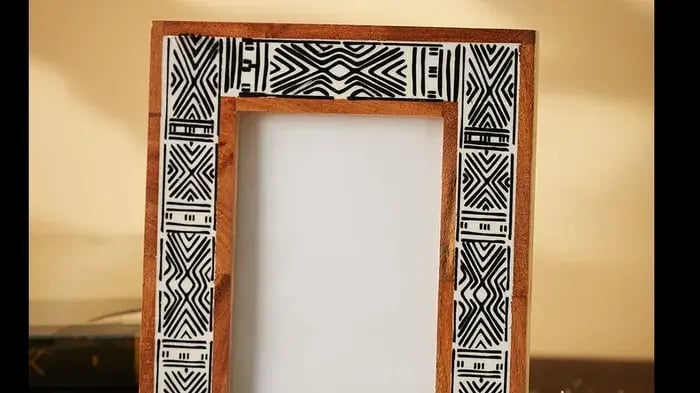 wooden photo frame with border