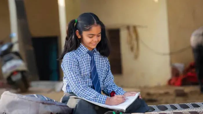 7 Effective Ways to Quiet a Busy Mind for Students - Indian kids reading