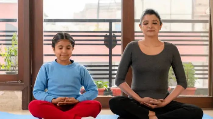 7 Effective Ways to Quiet a Busy Mind for Students - Indian kids meditating