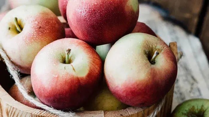 apples in a basket