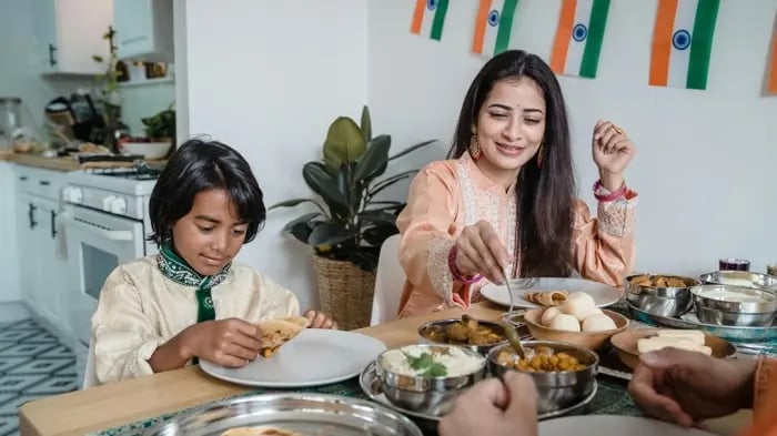 kids eating together