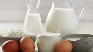Eggs with milk and curd