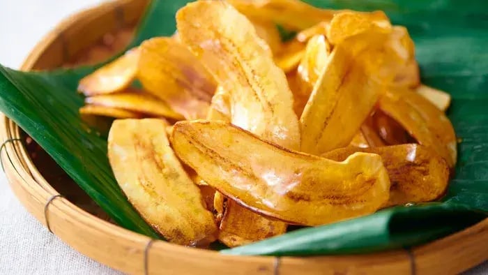 elongated banana chips