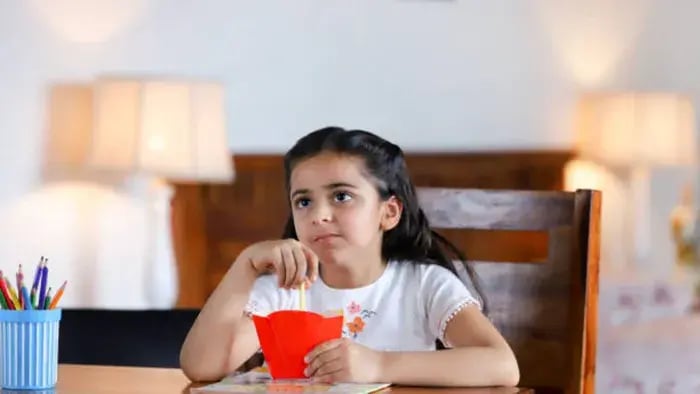 Balanced Diet for Kids: A Parent’s Guide to Healthy Eating - Indian kids eating