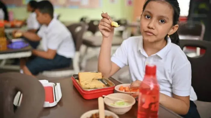 Balanced Diet for Kids: A Parent’s Guide to Healthy Eating - Indian kids eating