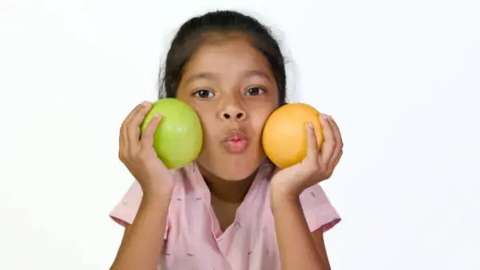 indian kids eating