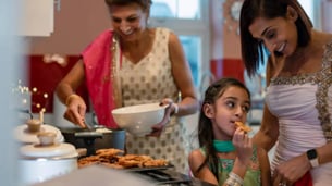 indian kids eating