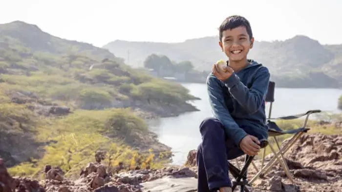 indian kids eating