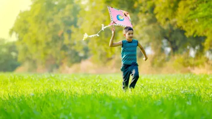 Best Healthy Tips For Summers: Things Every Parent Should Note - Indian kid playing