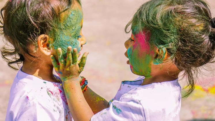 Dressing Right for Holi: Best Fabrics and Outfit Choices for Kids
