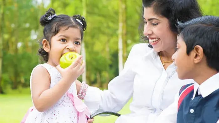 indian kids eating