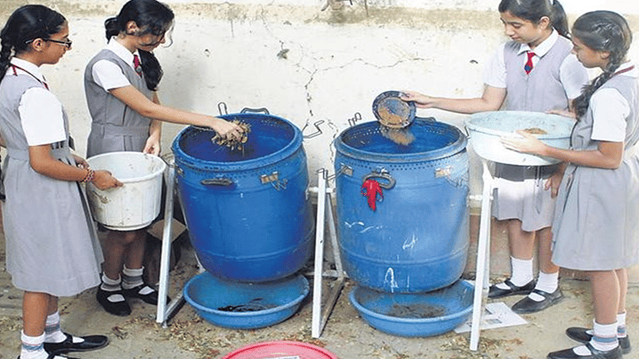 tips on using gardening to teach kids about composting and recycling - keep a composting jar or bin