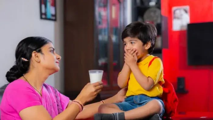 indian kids eating
