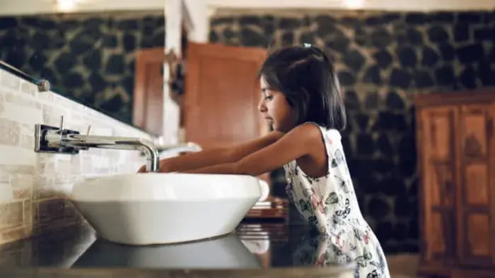 India kids washing hands