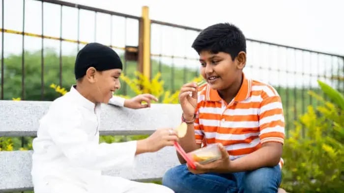 indian kids eating