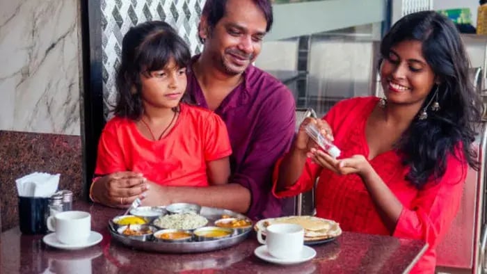 indian kids eating