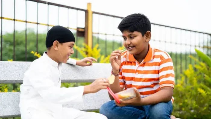 indian kids eating