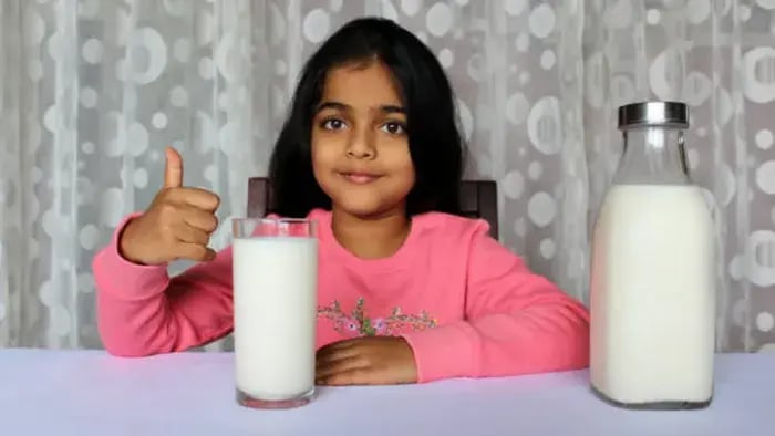 indian kids eating