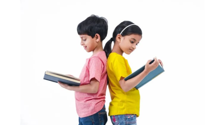 How does reading small moral stories help develop courage in kids