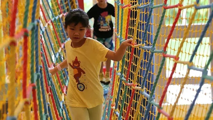 How To Create A Backyard Obstacle Course For Kids - Set The Prize And Help The Child Play