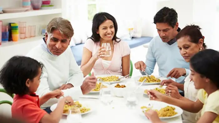 How Mindfulness Benefits Family Meals