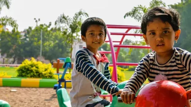 How to Support Early Childhood Development in Winter with Play