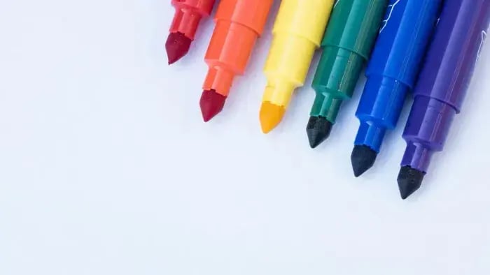 Colored pens kept one after the other