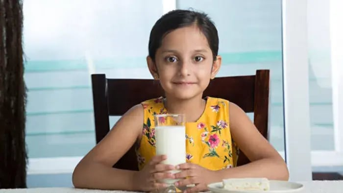 Indian kids eating food