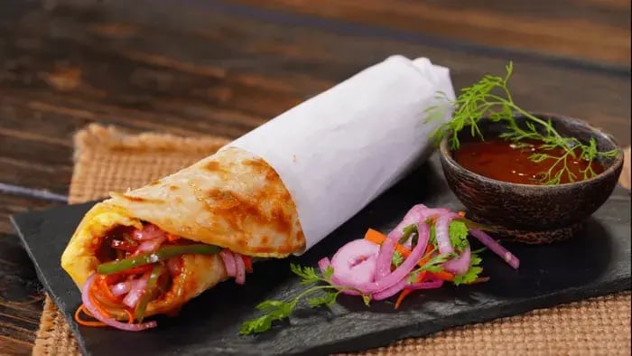 Nutritious Kid's Meals: Easy and Tasty Recipes for Busy Parents - Egg roll with salad