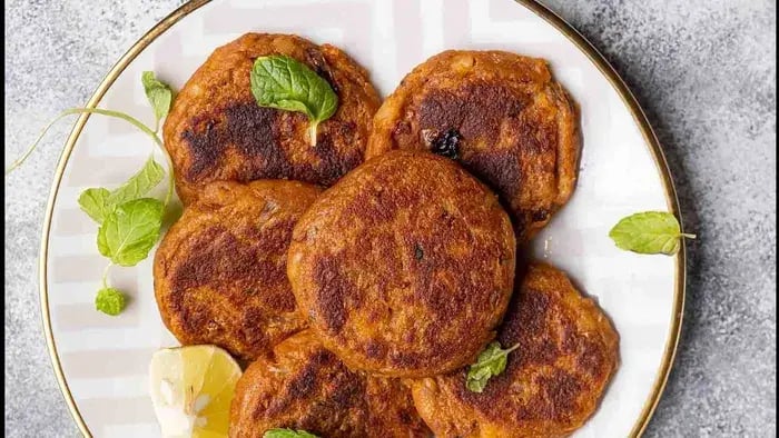 cutlets with garnishing