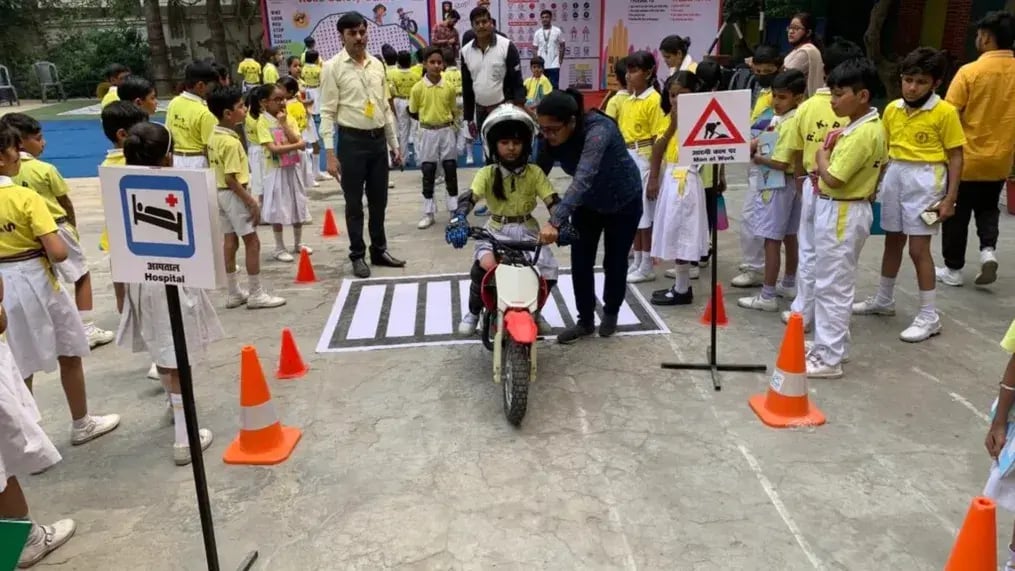 10 Road Safety Rules for Students: A Parent’s Guide to Instill Safe Travel Habits
