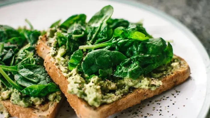 Toasted bread with spinach