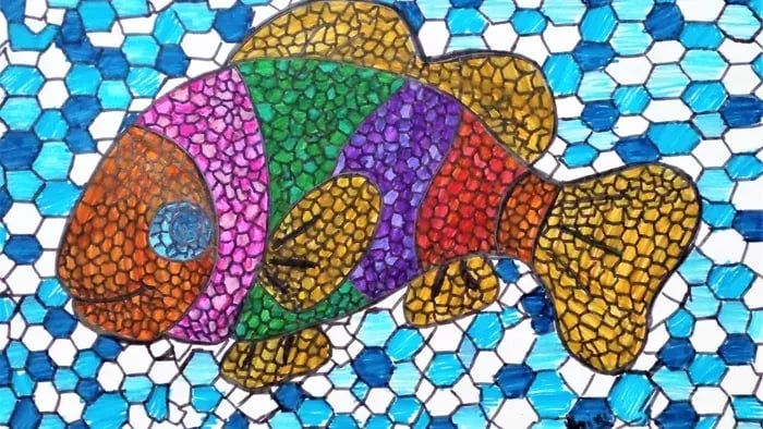 Summer Camp Decoration Ideas: Group Activities That Lead To Creative Boost - Fish made from small pieces of glass and marble