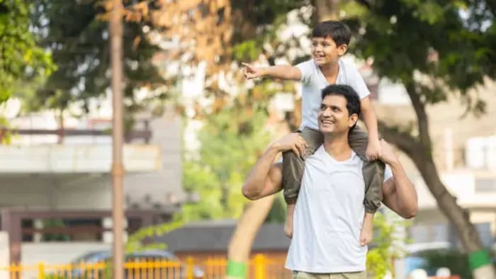 Indian kid with parents