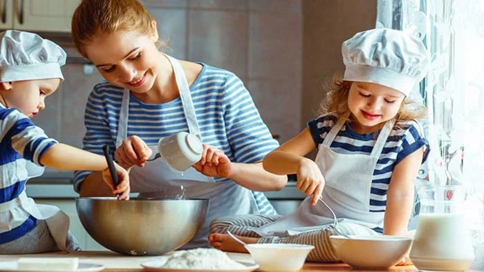 Top Parenting Tips to Raise A Healthy Kid - Involve Them In Meal Making With You