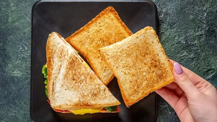 Cheesy paneer toast