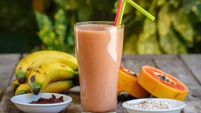 Papaya and almond smoothie